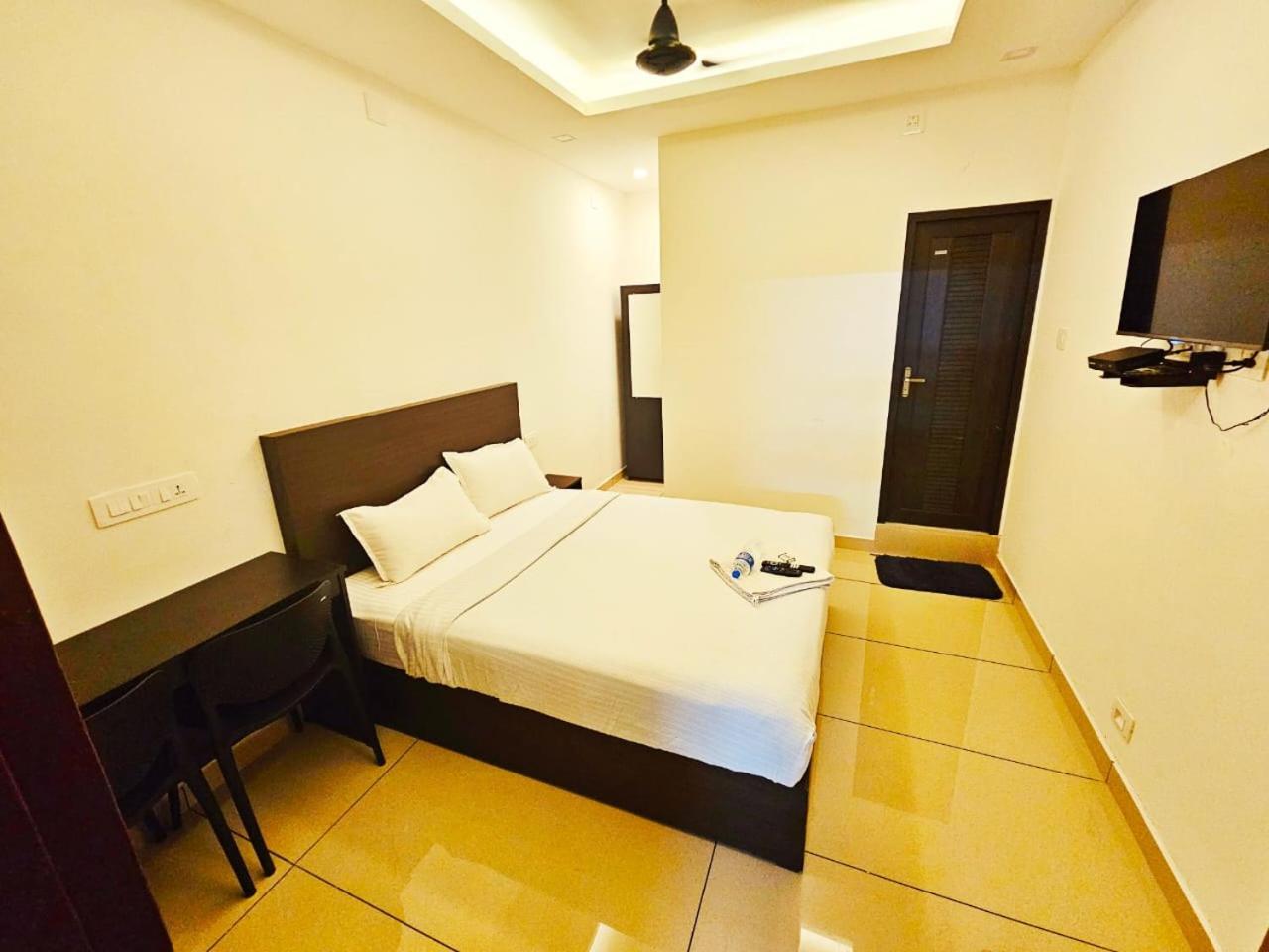 Apsara Residency Perintalmanna Exterior foto